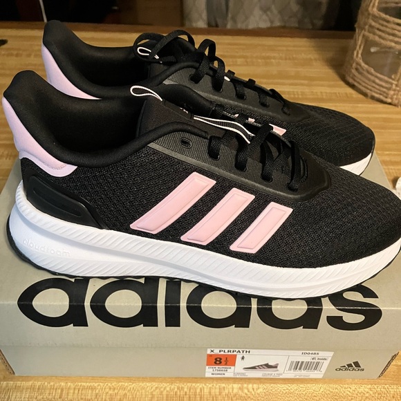 🌸Adidas Athletic Shoe - Picture 2 of 5